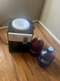 Countertop water dispenser