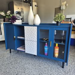 BEAUTIFUL GLAM BLUE & WHITE SIDEBOARD OR BUFFET BRAND NEW 64X17X34 / GLASS DOORS / 2 DEEP DRAWERS