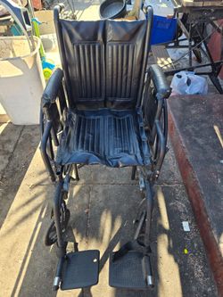 Drive wheelchair with foot rest