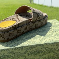 GUCCI SLIDES SIZE 41