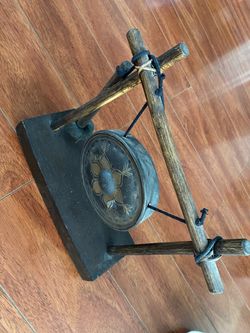 Miniature metal decorative gong