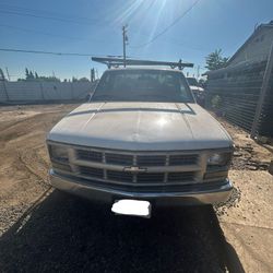 2000 Chevy Pickup 2500 For Parts Only