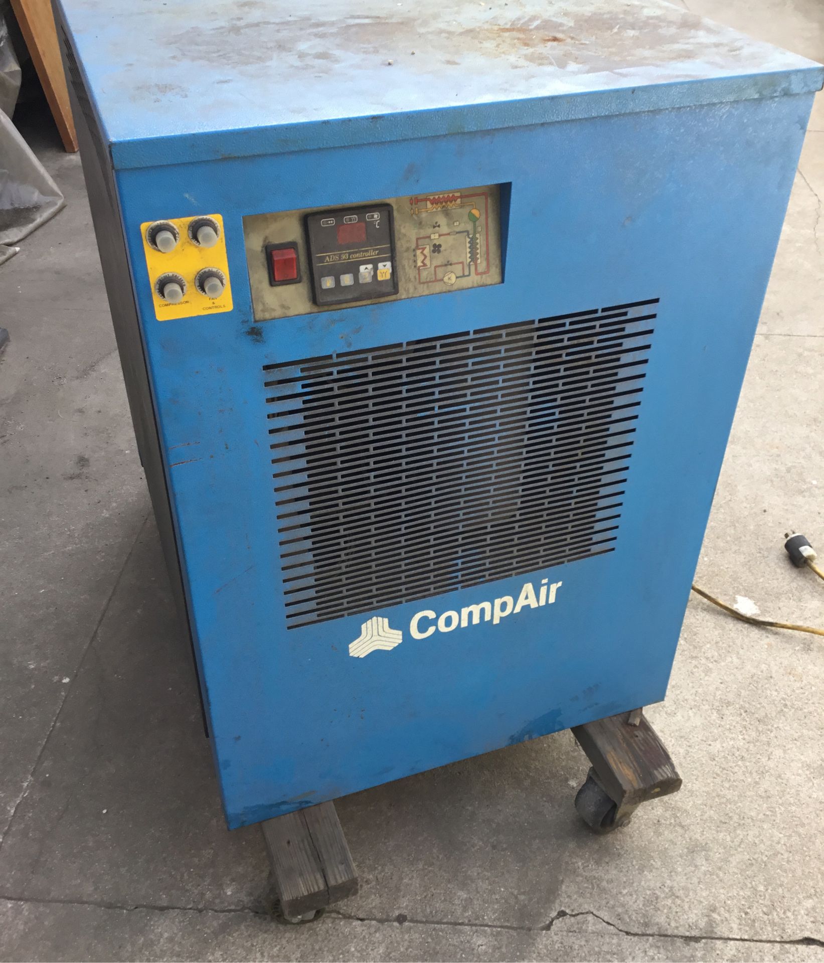 Air compressor dryer slow Freon leak