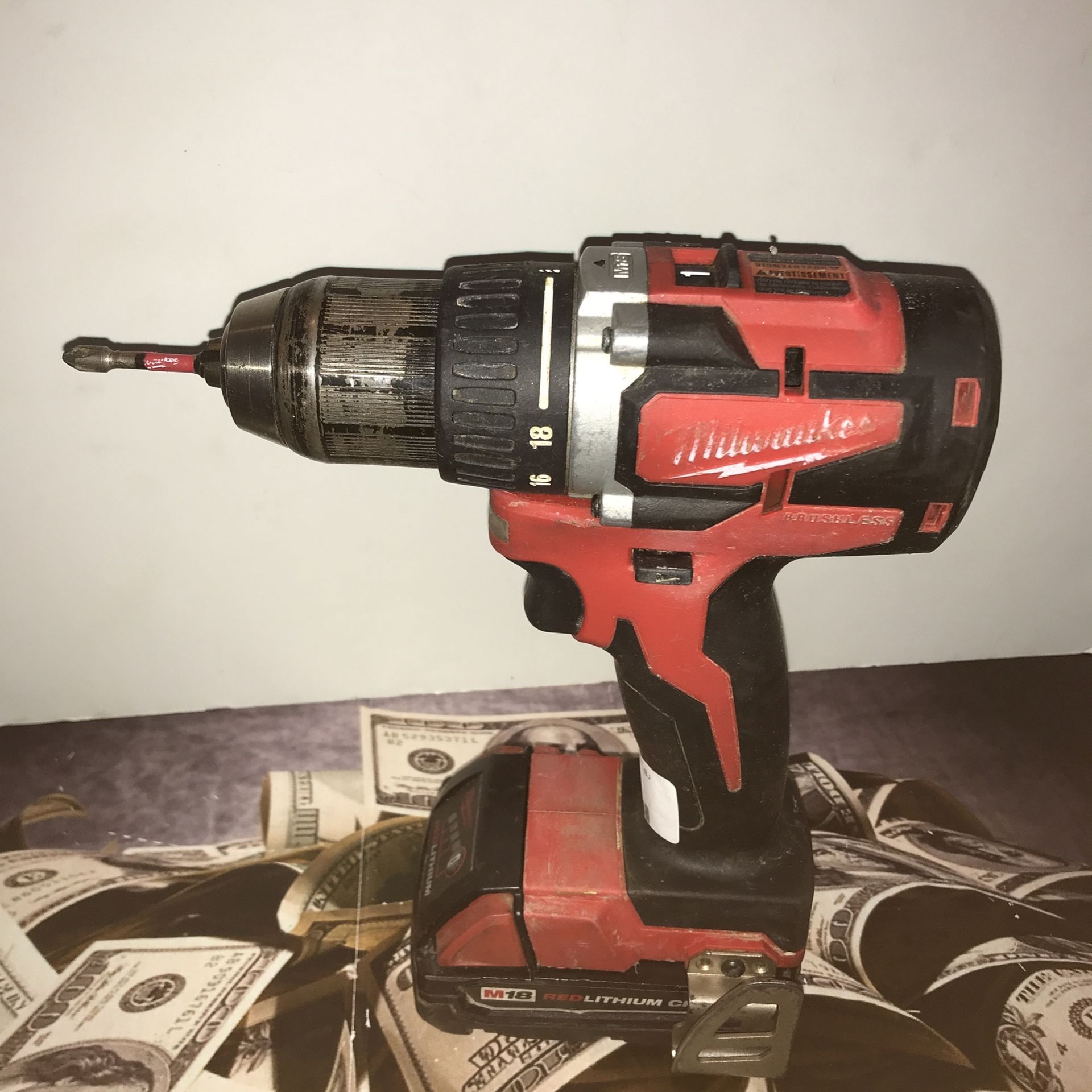 33720-12 MILWAUKEE DRILL DRIVER WITH 2.0 BATTERY