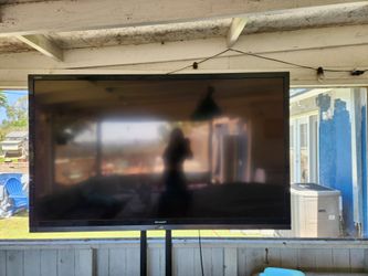 Free 70" Sharp smart TV, won't turn on