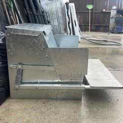 Granpa Chicken Feeder 