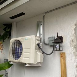 Mini Split (Air Conditioner)