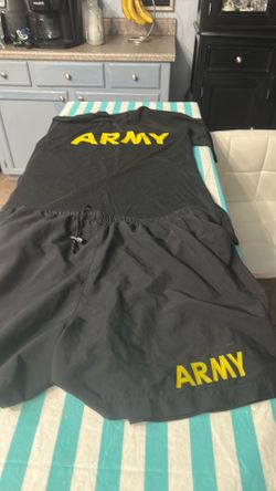 Army T-Shirt & Shorts Medium