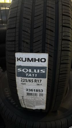 Kumho Solus TA11 225/65R17 Tire