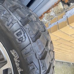 Jeep Wrangler Tires/rims  LT285/70R17