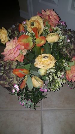 Glass clear top table vase decor with flowers
