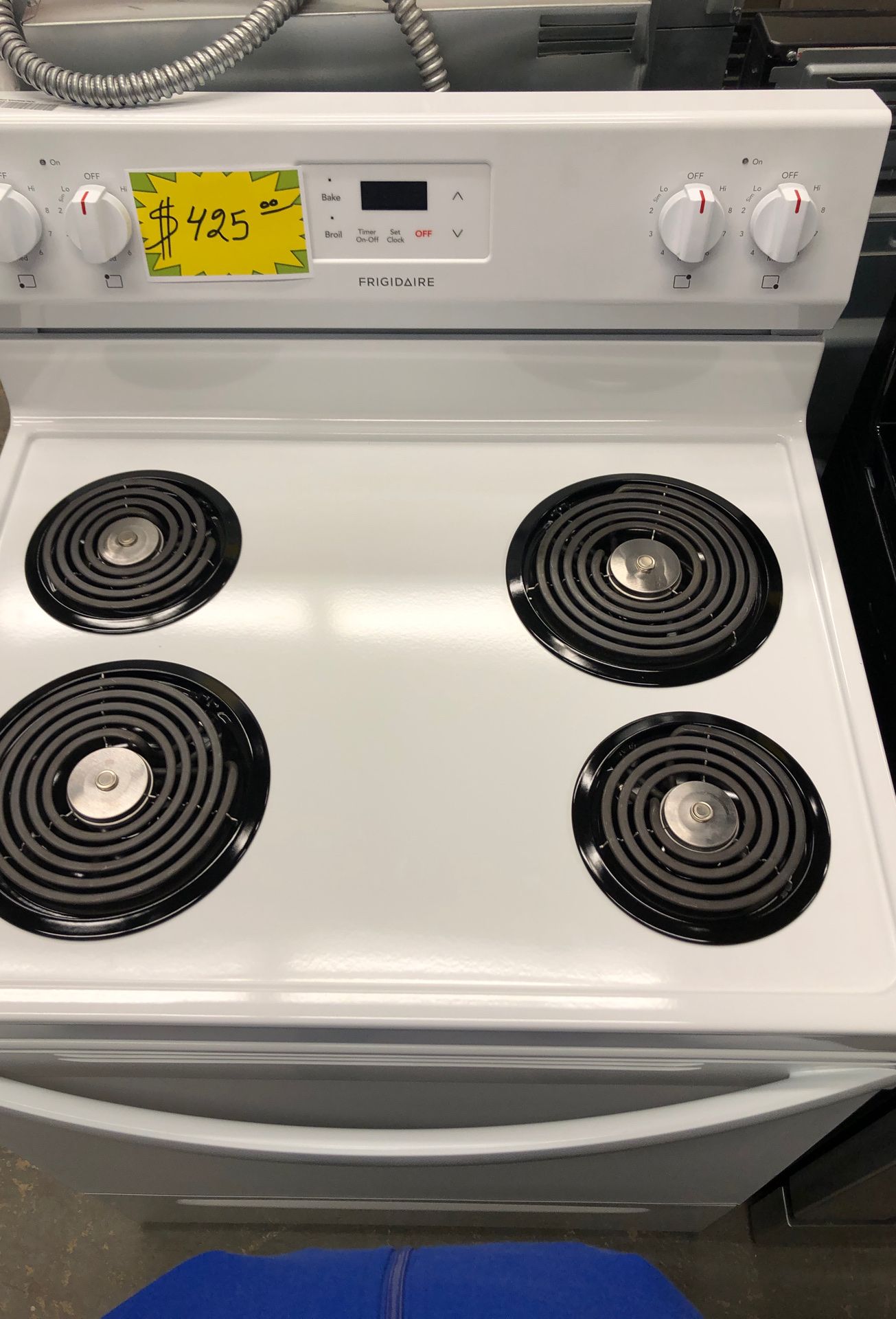New White Frigidaire electric 4 coil burners range