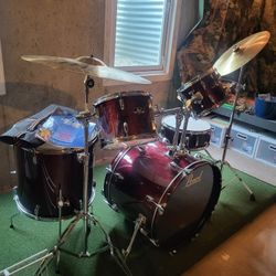 Pearl Drum Set