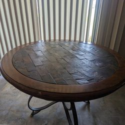 Round Dining Table And Chairs 