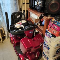 GREAT SCOOTER IN GREAT CONDITION 