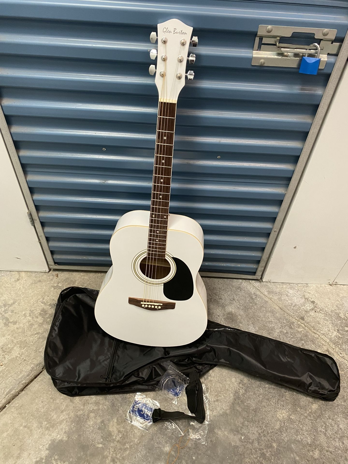 Acoustic Guitar. ๐ธ. Full Size New