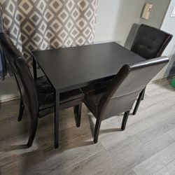 Dining Table With Chairs Great Condition 