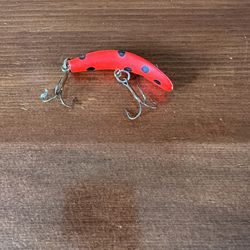 Vintage old school fishing lure – great for bass fishing or cabin / man cave decor. Don’t make them like this anymore.