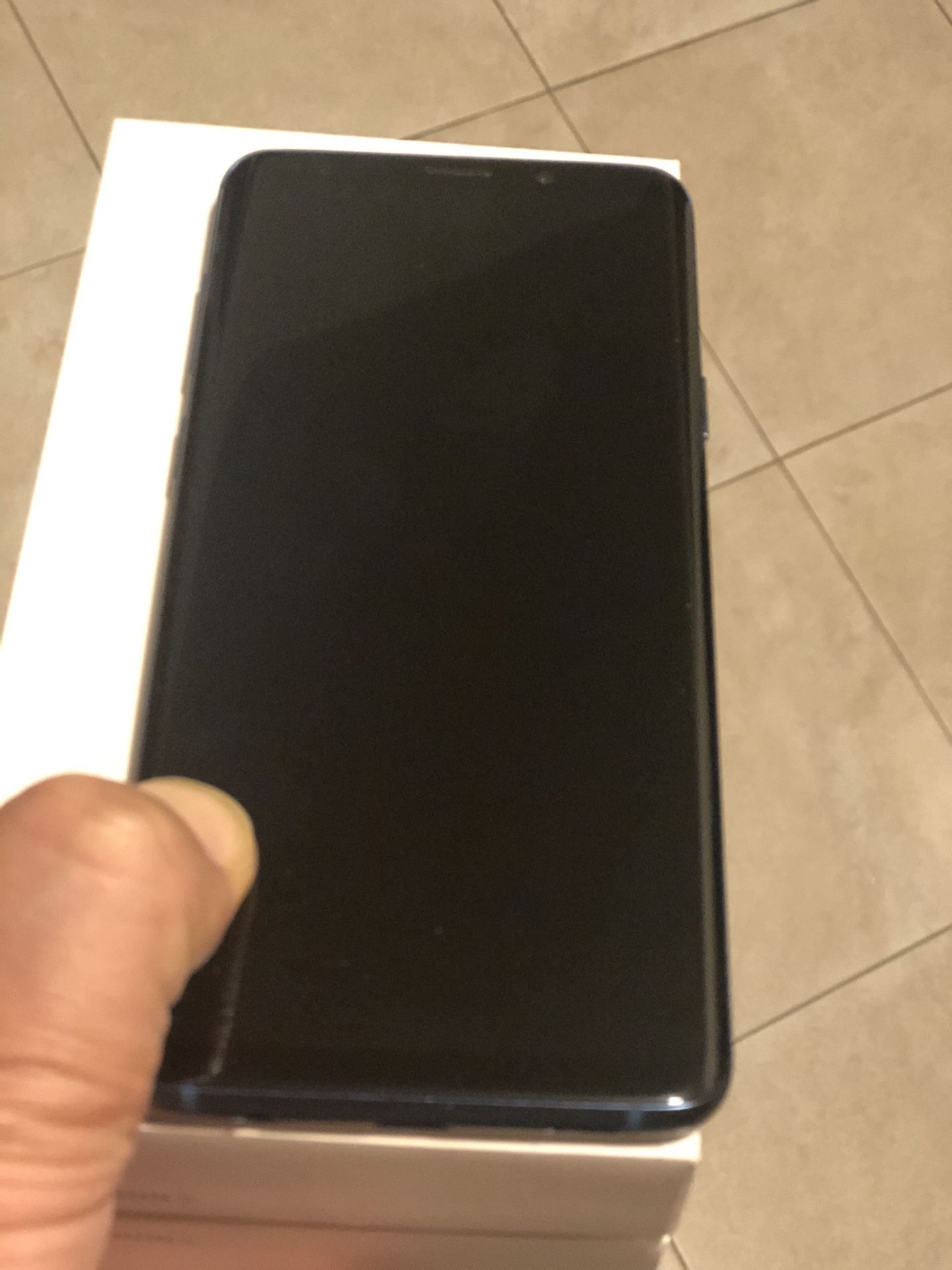 Samsung galaxy s9 plus (64 Gb)unlocked , Sold with store warranty Cell phones & Accessories