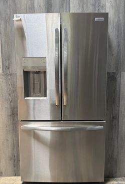 FRIGIDAIRE Refrigerator FRFS2823AS 00476 .