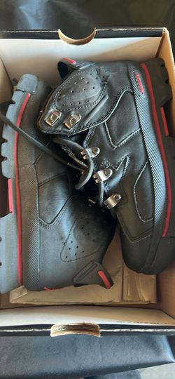 Sneakers shoes