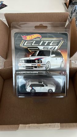 Hot Wheels Elite 64 1990 BMW 318i Touring with Real Riders