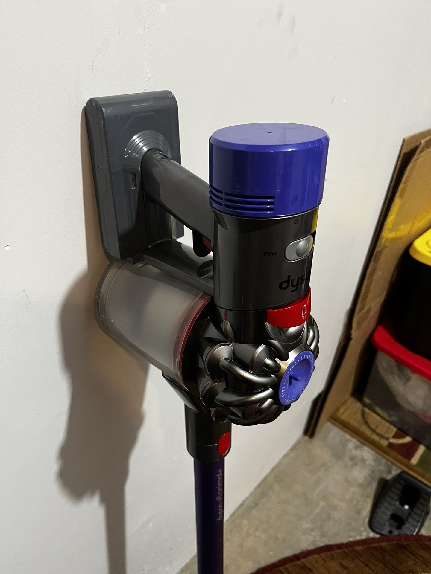 Dyson V8 Animal Cordless Vacuum Cleaner