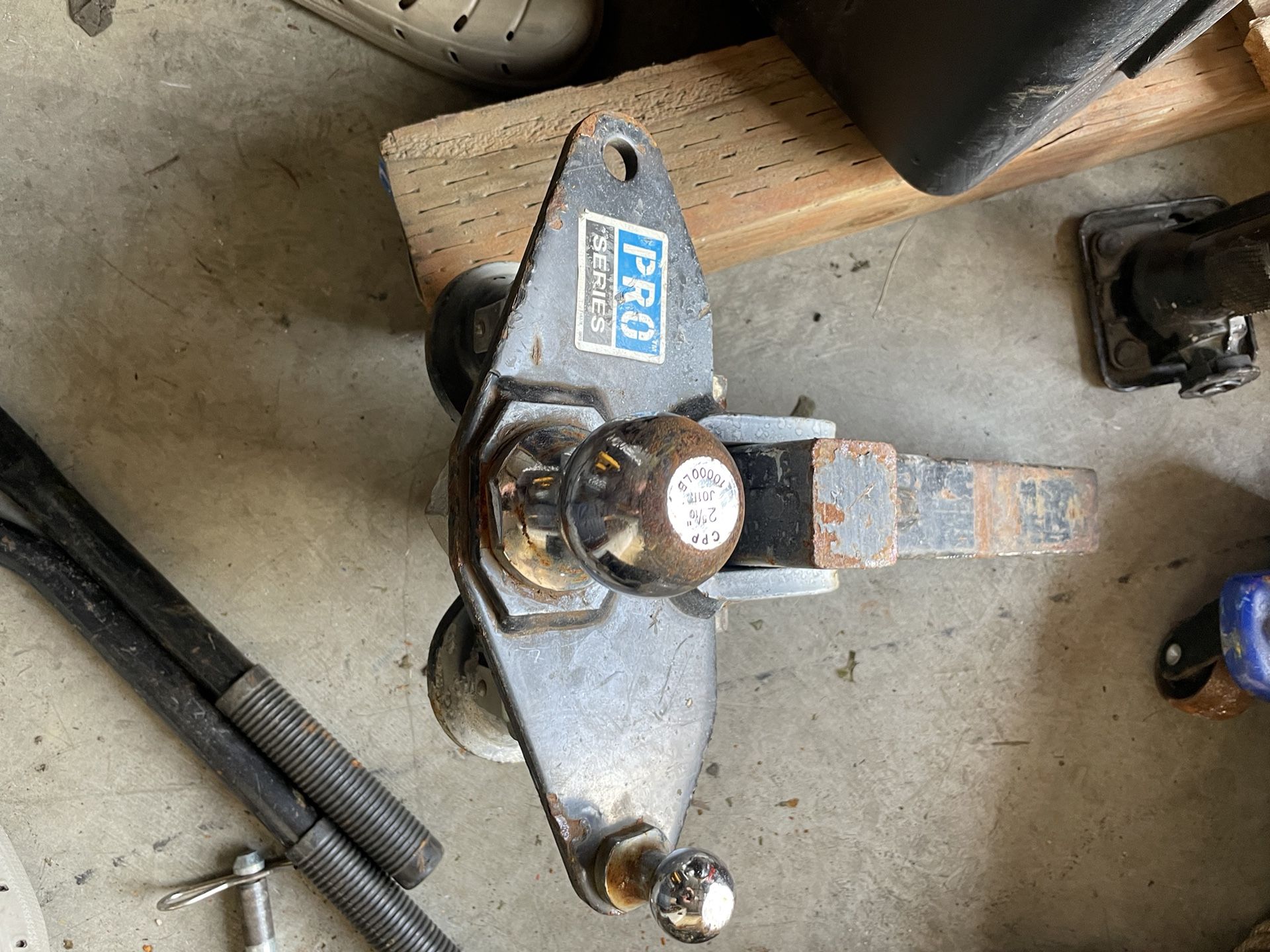 2 Weight Distribution Hitches & 2 Drop Hitches for Sale in Wrightwood