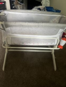Bassinet With Sheets