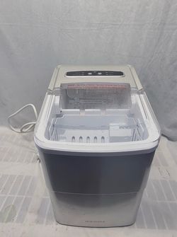 Insignia™ - Portable Ice Maker with Auto Shut-Off - Silver $40.00