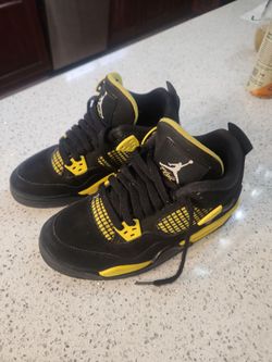 Jordan size 3.5 youth yellow thunder