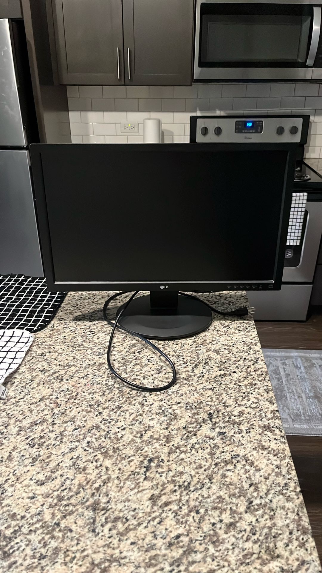 LG 24MB35D-B 24” Widescreen LCD Monitor Black VGA DVI w/ Stand