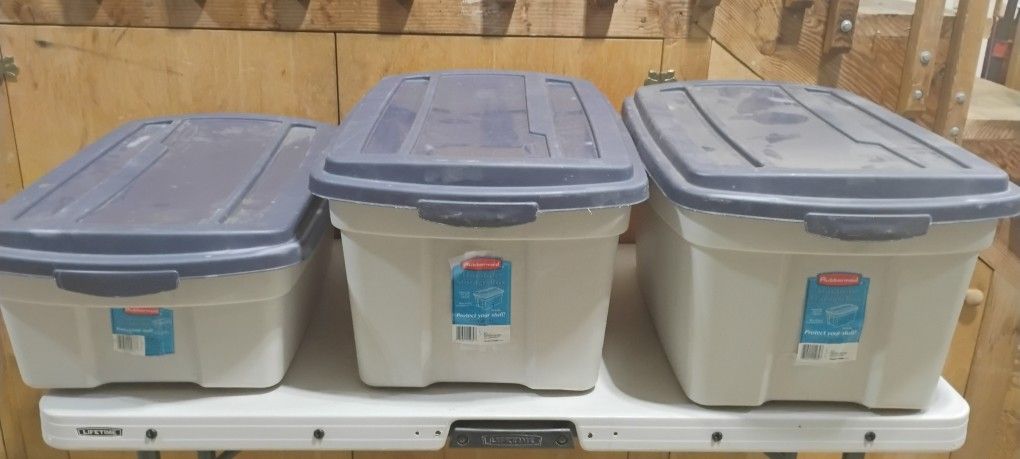 Containers Storage With Lids. Used