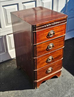 Mengel Louisville Solid Mahogany Wood Nightstand Side Table End Night Stand Bedroom Chest 4 Drawers
