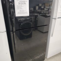 $599(MSRP$1299, Save $700) GE Top Freezer Refrigerator In Black With Dairy Compartment and Clear Crisper Drawers 