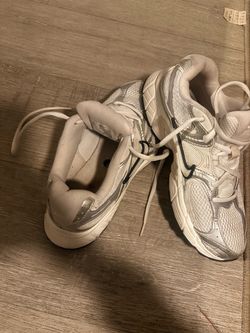 Women’s Nike Sneakers 8.5