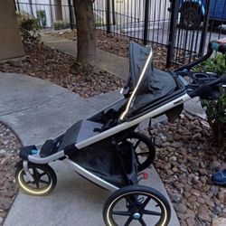 Thule Single Jogger Stroller Black/Gray Folding 5-Point Harness