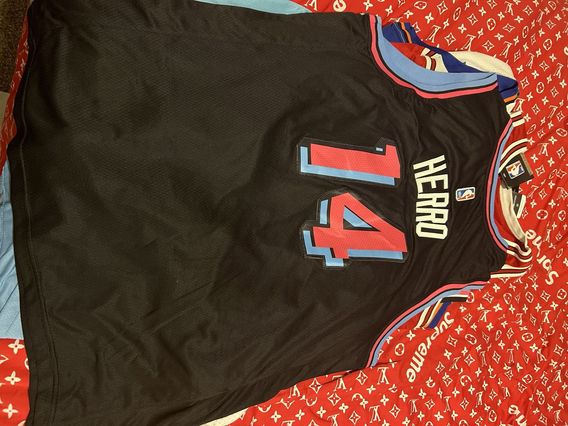 Tyler Herro Miami Vice Jersey (L) for Sale in Tacoma, WA - OfferUp