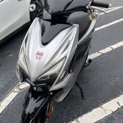 Aprilia Scooter 