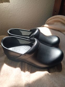 Dansko comfort wear shoes and brand new condition size 37 which I believe equals to a six or a 6 and 1/2
