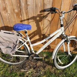 Schwinn City Series Hybrid Bike 28" Step Thru