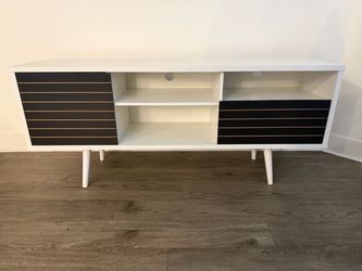 Entertainment center