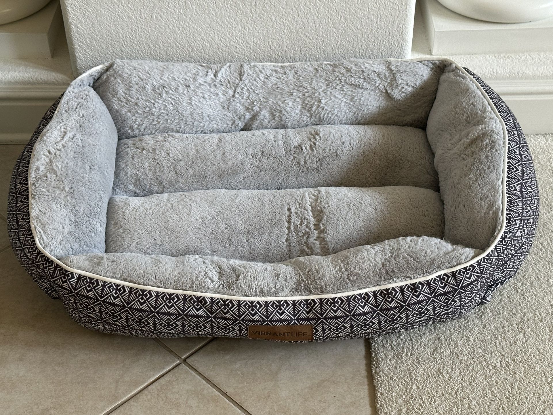Like New 36” Large Pet Dog Bed Sofa Indoor Outdoor Gray Plush