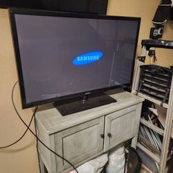 Samsung 45' TV 
