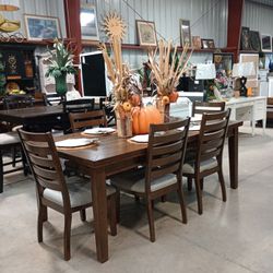 7 Piece Dining Room Table Set / Comedor