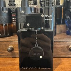 Club de nuit intense man