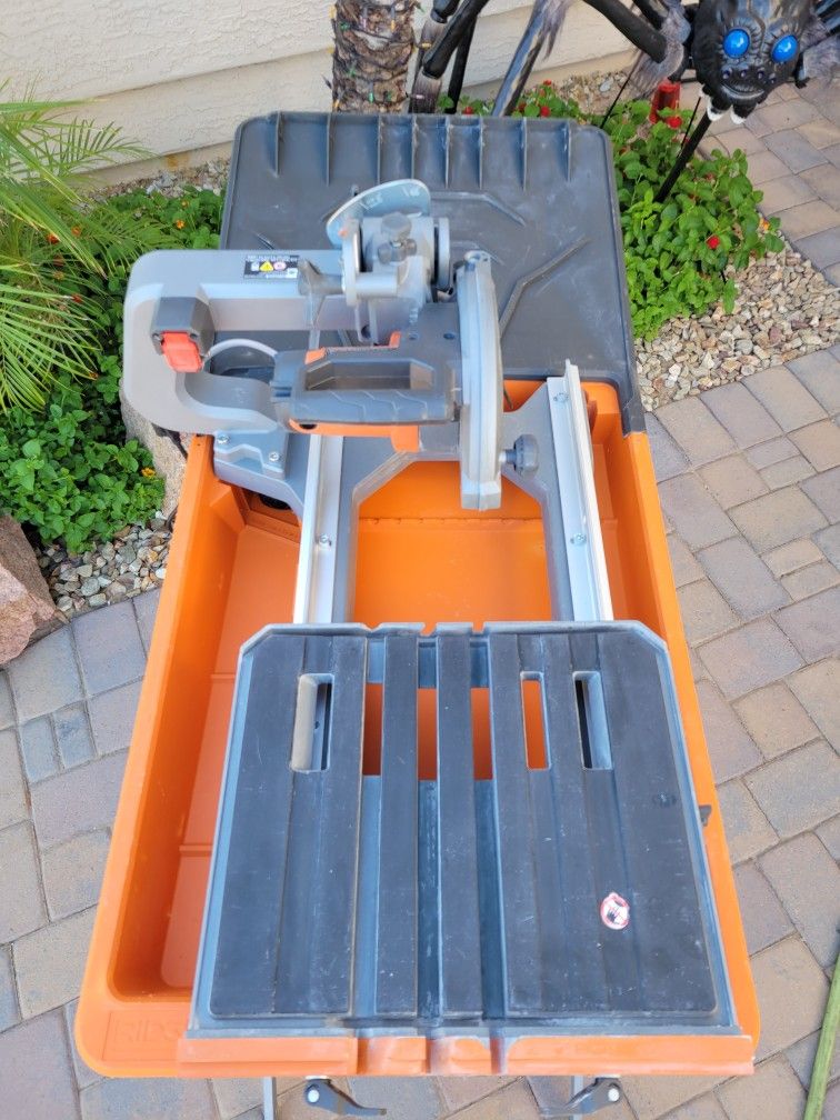 RIDGID 12 Amp 8 in. Blade Corded Wet Tile Saw with Extended Rip