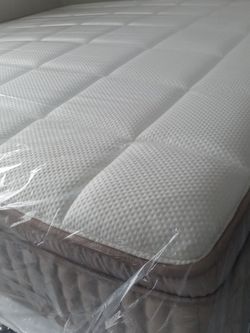 Dreamcloud Pillowtop King Mattress