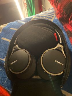 Sony Over-Ear Headphones with Case Bluetooth