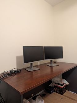 2 HP 24" Monitors with Docking Station